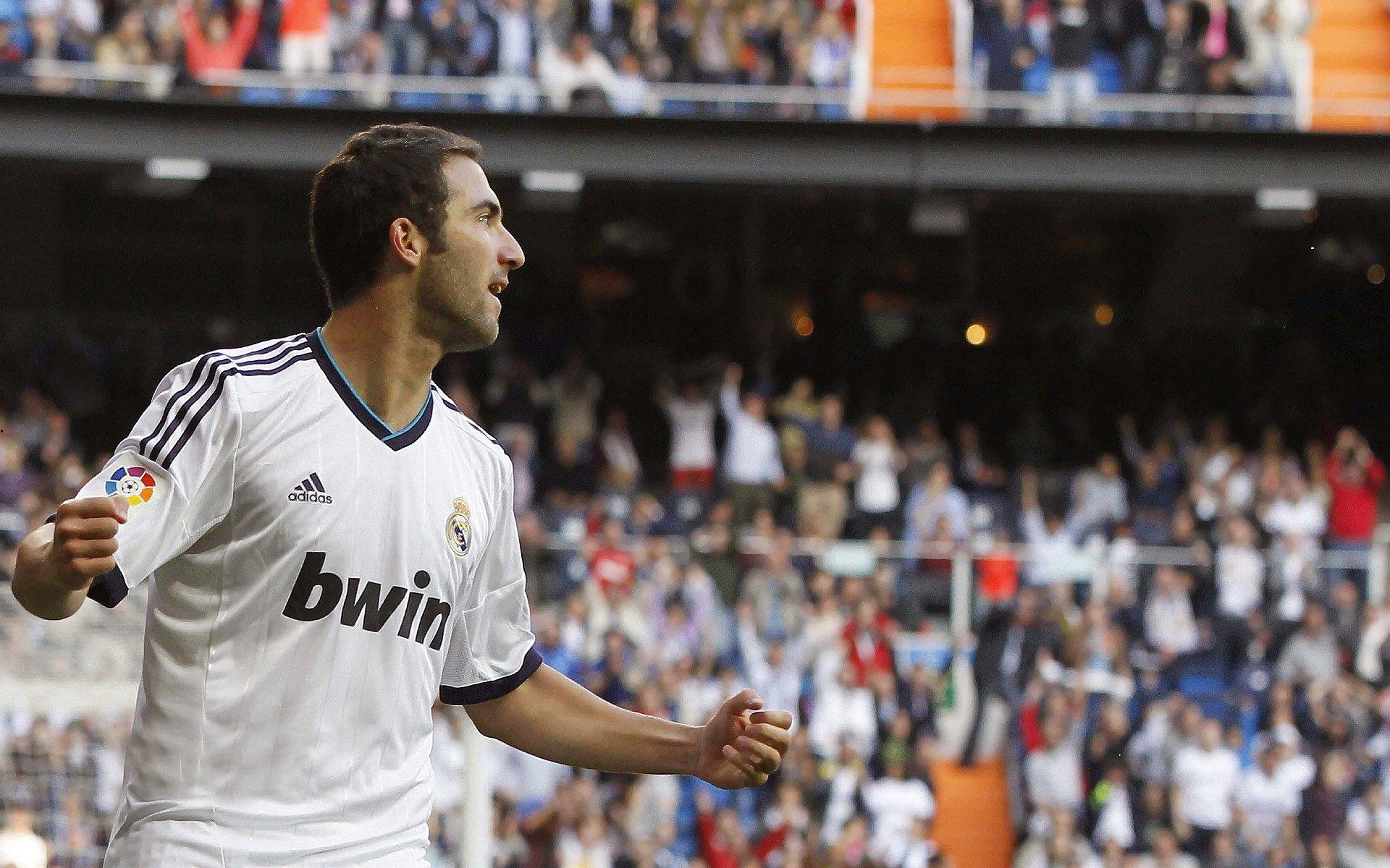 红魔锁定新核！慢镜头曝曼联欧联决赛后强攻埃德森，提价5000万欧破局